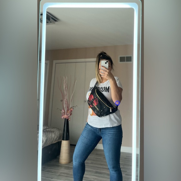 NWT, Moschino bag. Very trendy, can wear with everything. - Picture 5 of 6